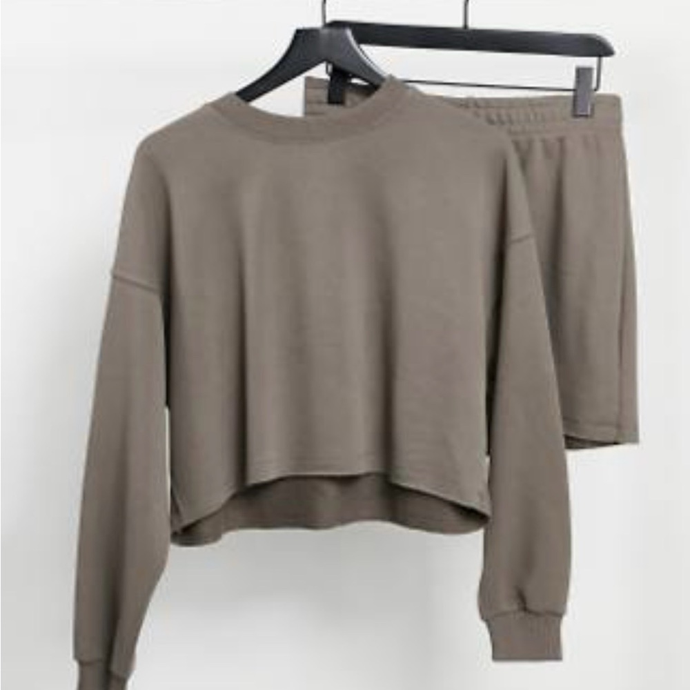 Pull&Bear Cropped Sweatshirt Top in Taupe
